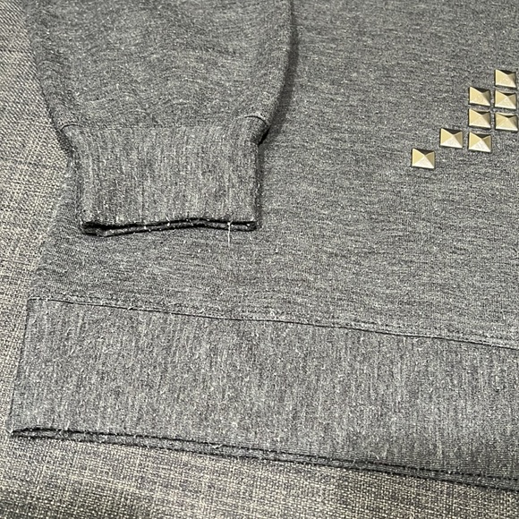 Women’s embellished Sweatshirt - Picture 2 of 9